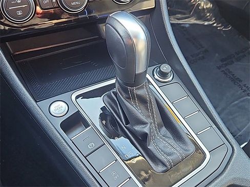 Used 2021 Volkswagen Jetta SEL Premium image 31