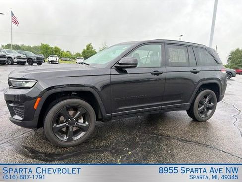 Used 2024 Jeep Grand Cherokee Altitude AWD/4WD image 7