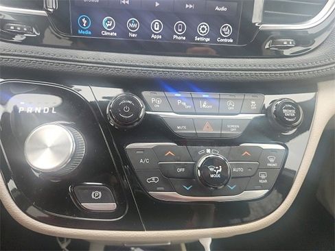 Used 2020 Chrysler Pacifica Limited w/ Tire & Wheel Group image 7