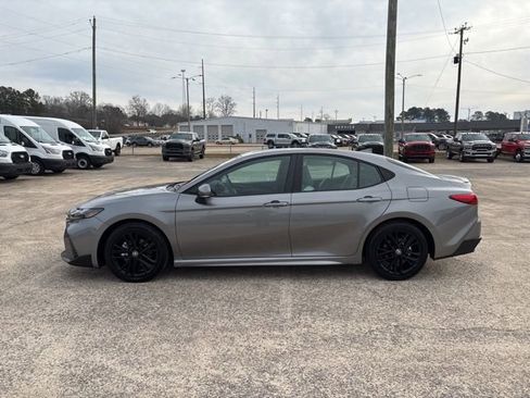 Used 2026 Toyota Camry SE FWD image 6
