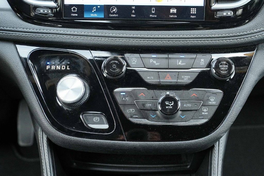Used 2025 Chrysler Pacifica Limited FWD image 32