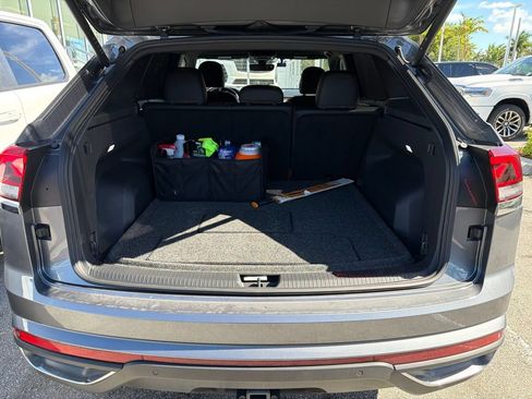 Used 2025 Volkswagen Atlas Cross Sport SE w/ Panoramic Sunroof Package FWD image 6