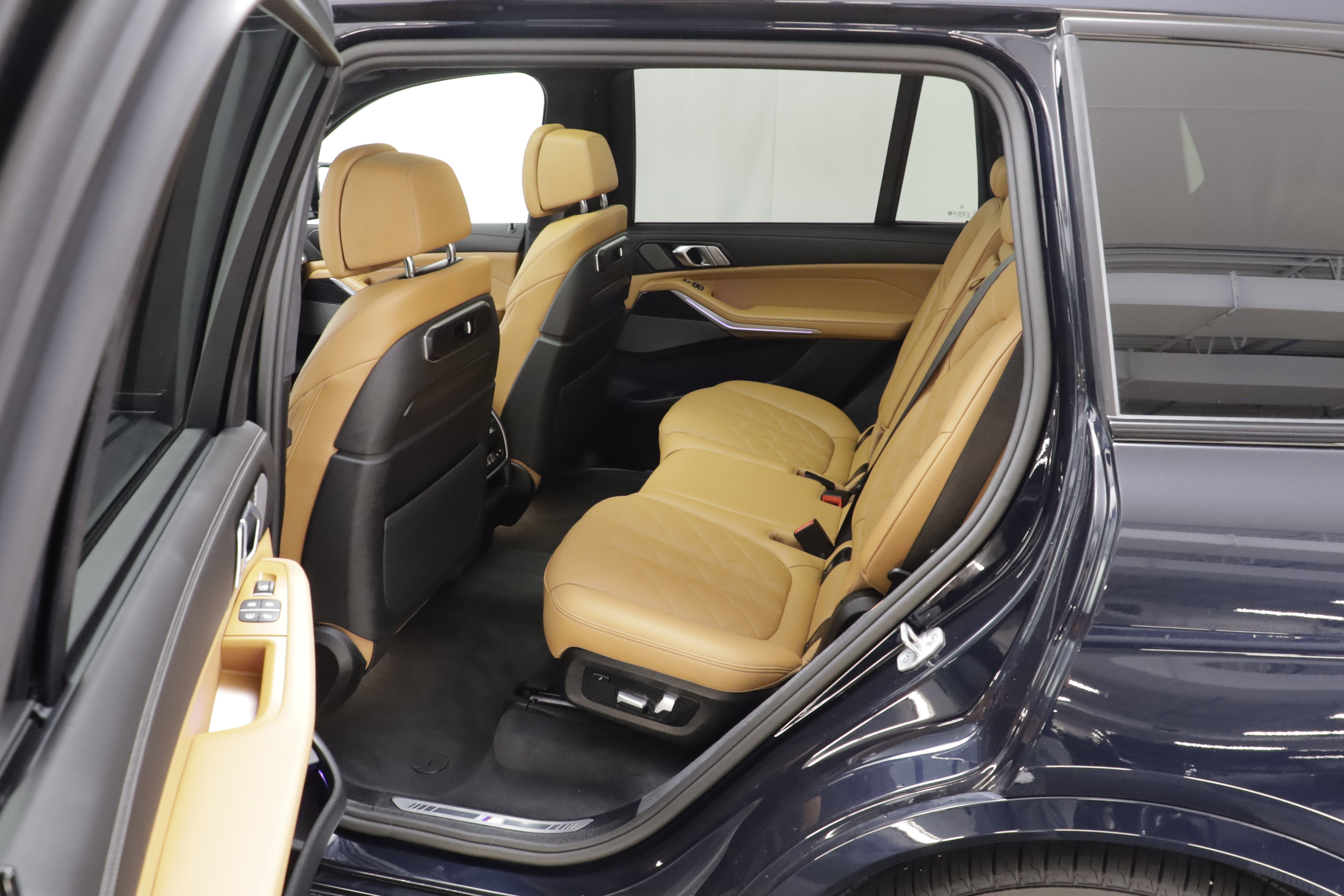 Used 2026 BMW X7 xDrive40i w/ M Sport Package AWD/4WD image 19