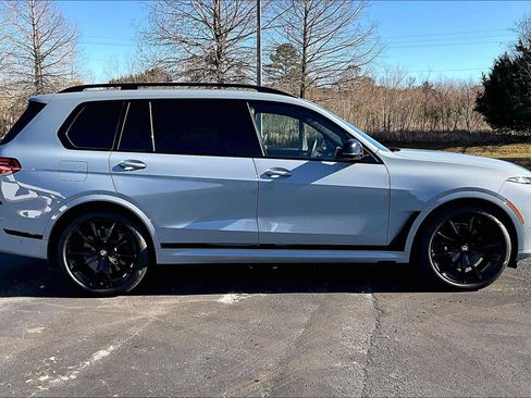 Used 2025 BMW X7 M60i image 32