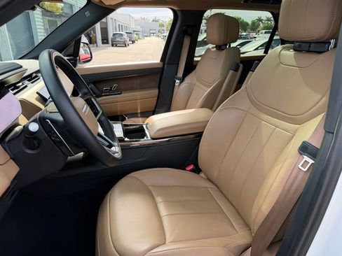 Used 2024 Land Rover Range Rover Sport SE AWD/4WD image 5