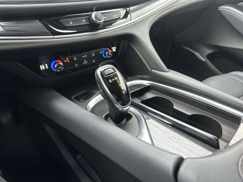 Used 2021 Buick Enclave Essence image 19