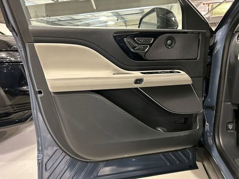 Used 2026 Lincoln Aviator Reserve w/ Illumination Package AWD/4WD image 9