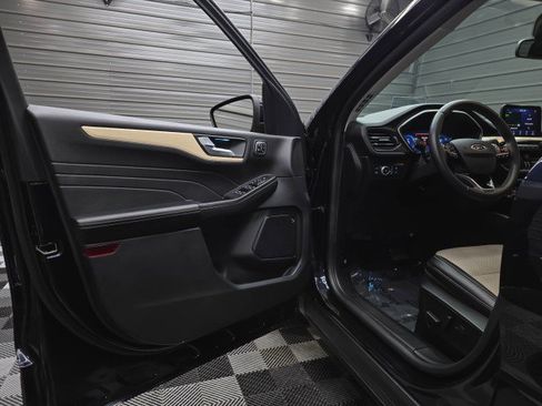 Used 2021 Ford Escape Titanium w/ Titanium Elite Package FWD image 35