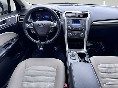 Used 2017 Ford Fusion S image 5