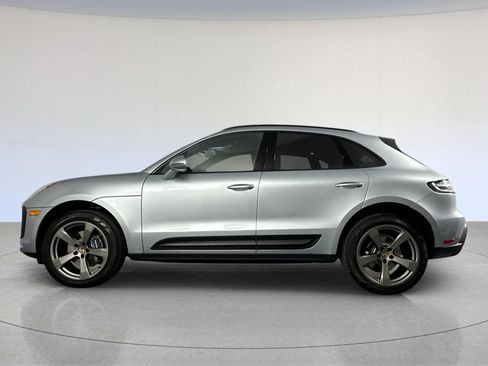 Certified 2025 Porsche Macan AWD/4WD image 2