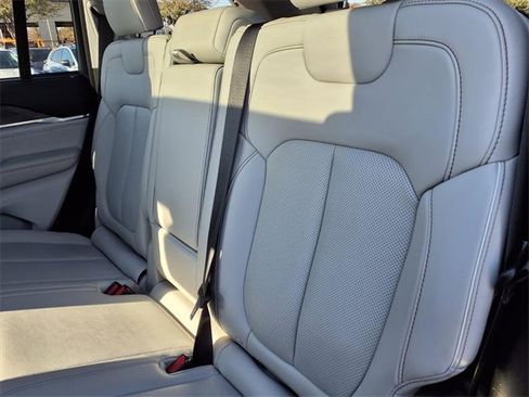 Used 2022 Jeep Grand Cherokee Overland w/ Adv Protech Group III image 10