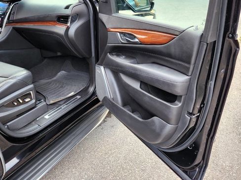 Used 2015 Cadillac Escalade ESV Luxury image 48