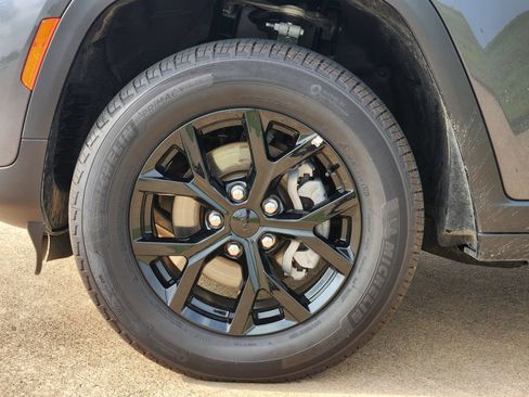 Used 2025 Jeep Grand Cherokee 4WD image 14