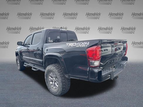 Used 2016 Toyota Tacoma TRD Sport w/ Towing Package image 7