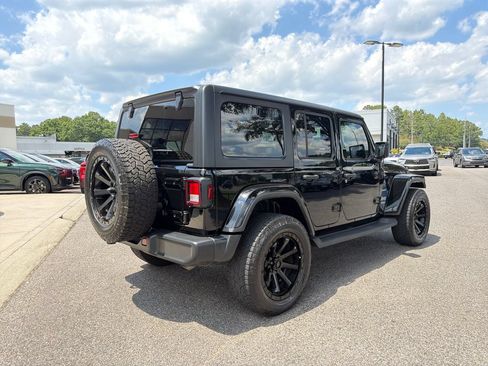 Used 2022 Jeep Wrangler Unlimited Sahara w/ Cold Weather Group AWD/4WD image 11