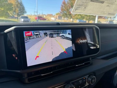 New 2025 Jeep Wrangler Unlimited Rubicon w/ Steel Bumper Group image 18