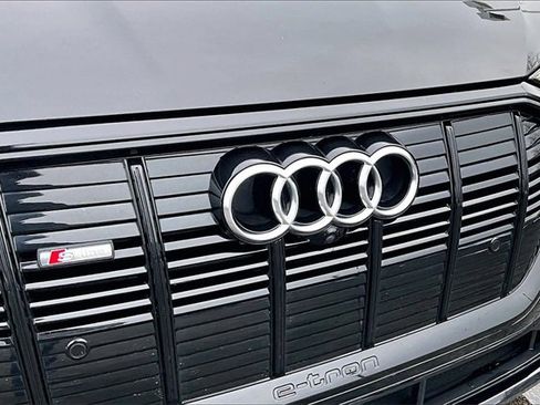 Used 2021 Audi e-tron Premium Plus w/ Premium Plus Package image 27