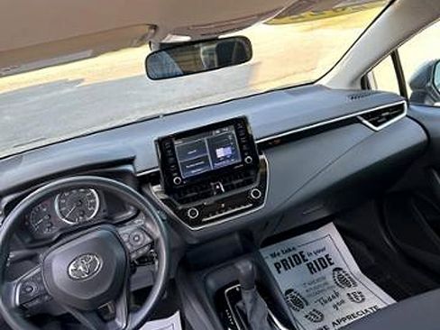 Used 2022 Toyota Corolla LE image 23