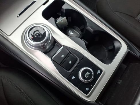 Used 2024 Ford Explorer XLT image 23