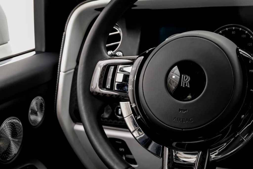 Used 2022 Rolls-Royce Cullinan Black Badge AWD/4WD image 15