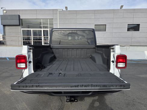 Certified 2024 Jeep Gladiator Sport image 28