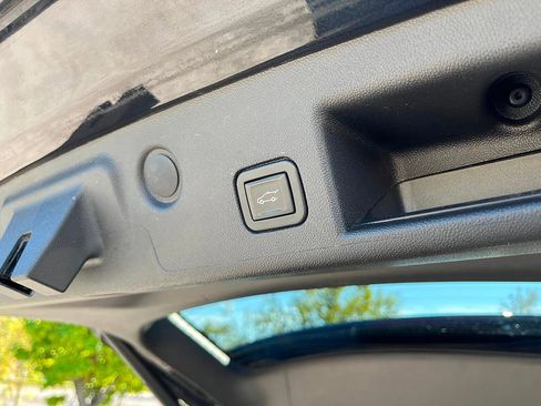 Used 2022 Chevrolet Equinox RS w/ RS Leather Package image 9