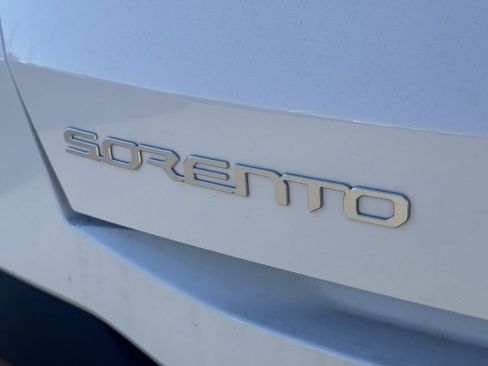 Used 2025 Kia Sorento LX image 12