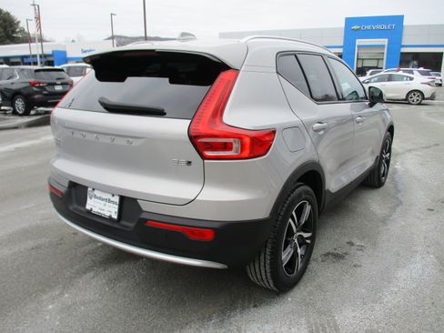 Certified 2023 Volvo XC40 B5 Core w/ Convenience Package image 5