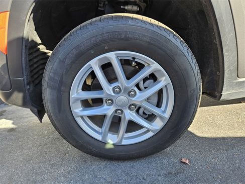 Used 2025 Jeep Grand Cherokee Laredo X w/ Luxury Tech Group I image 10