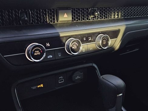 Used 2023 Honda CR-V LX image 17