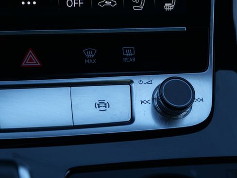 Used 2022 Audi Q7 3.0T Prestige image 28