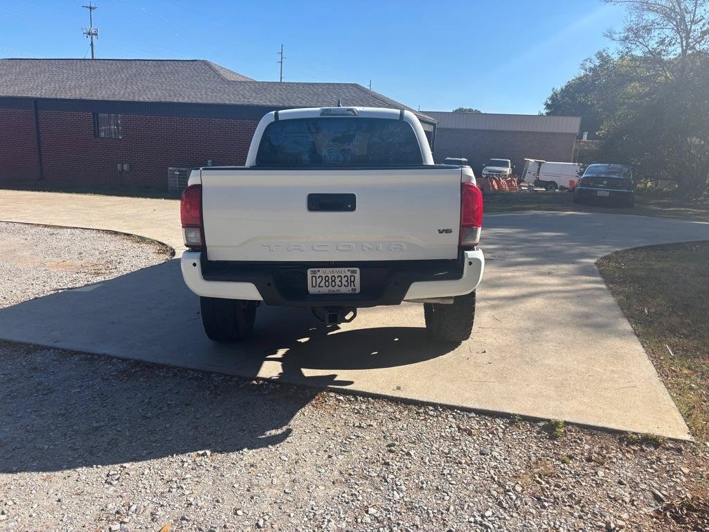 Used 2019 Toyota Tacoma TRD Off-Road w/ Technology Package AWD/4WD image 5