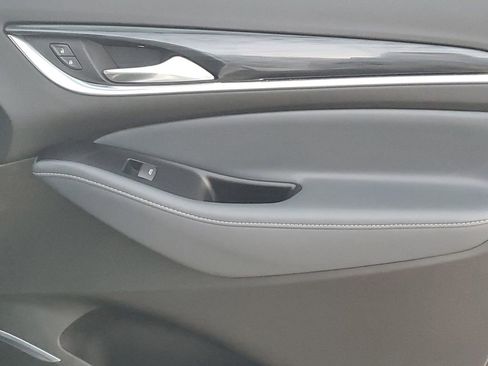 Used 2023 Buick Enclave Essence image 45