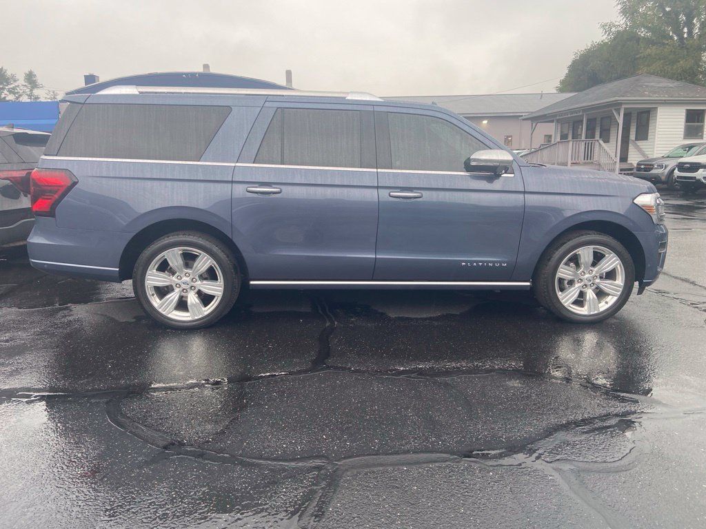 Used 2022 Ford Expedition Max Platinum AWD/4WD image 12