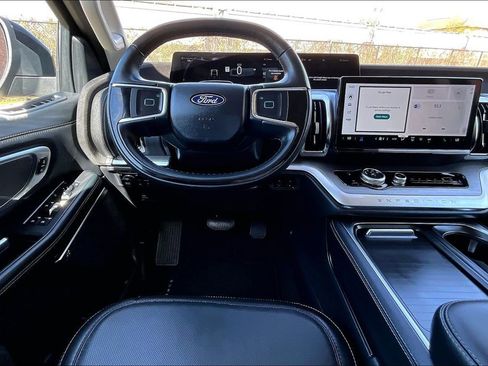 Used 2025 Ford Expedition Max Platinum AWD/4WD image 8
