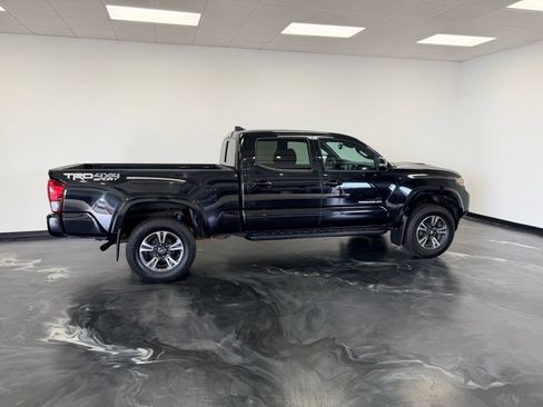 Used 2018 Toyota Tacoma TRD Sport AWD/4WD image 21