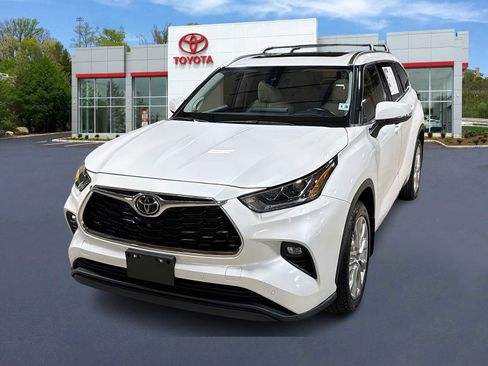 Used 2023 Toyota Highlander Limited AWD/4WD image 1
