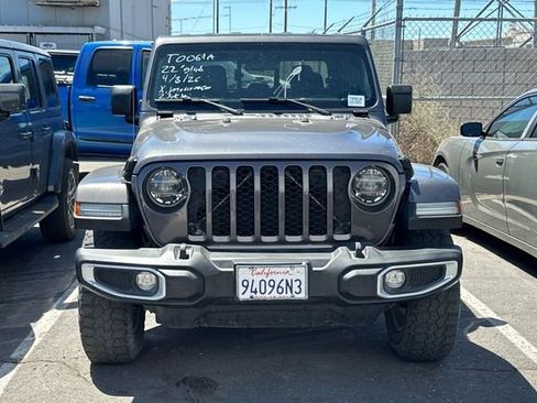 Used 2022 Jeep Gladiator Sport image 2