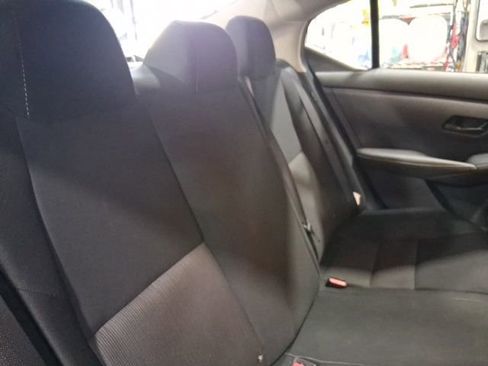 Used 2024 Nissan Sentra SV image 3