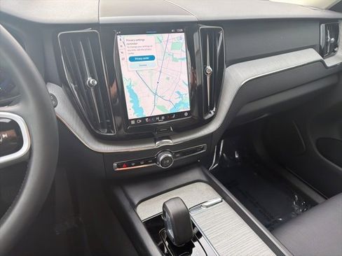 Certified 2025 Volvo XC60 B5 Plus image 19