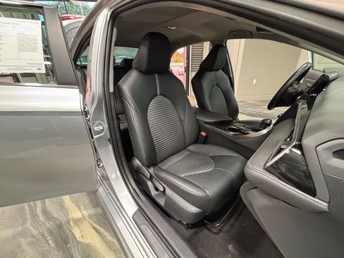 Used 2024 Toyota Camry SE image 5