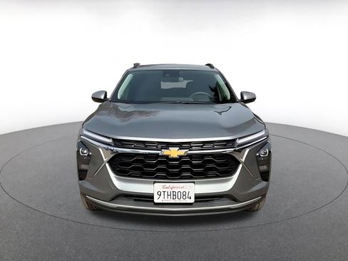 Used 2025 Chevrolet Trax LT image 4