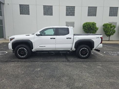 Used 2025 Toyota Tacoma TRD Off-Road w/ TRD Off Road Upgrade Package AWD/4WD image 5