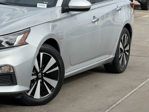 Used 2022 Nissan Altima 2.5 SV image 3
