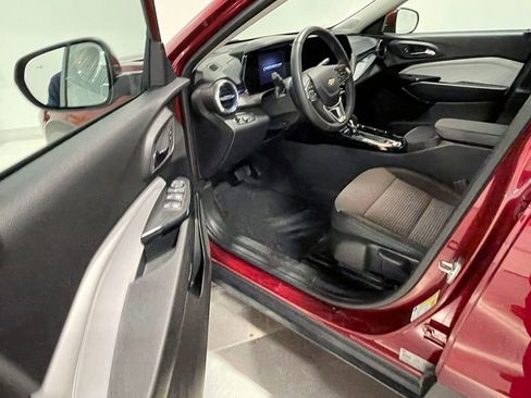 Used 2025 Chevrolet Trax LT w/ Driver Confidence Package FWD image 19