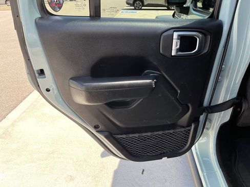 Used 2023 Jeep Wrangler Unlimited Rubicon w/ LED Lighting Group AWD/4WD image 17