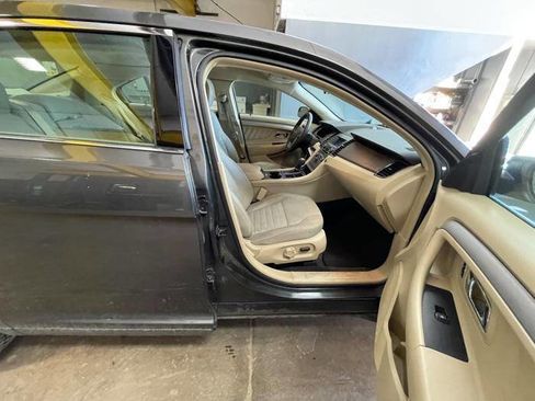 Used 2016 Ford Taurus SE image 27