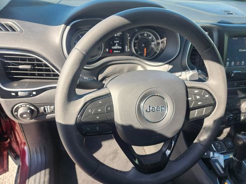 Used 2020 Jeep Cherokee Latitude Plus image 10