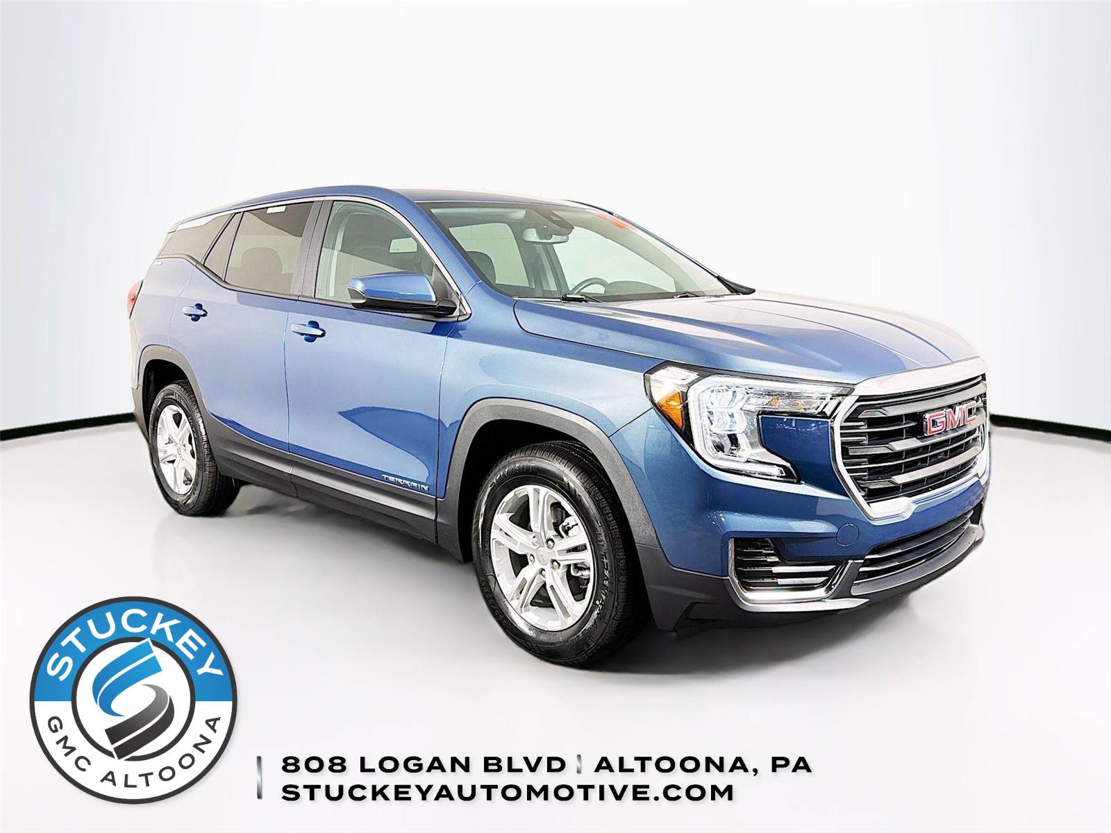 Used 2024 GMC Terrain SLE AWD/4WD image 1