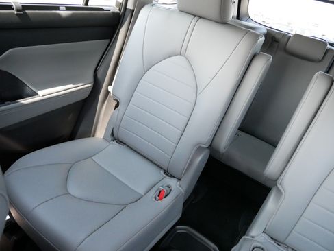 Certified 2026 Toyota Highlander XLE AWD/4WD image 12